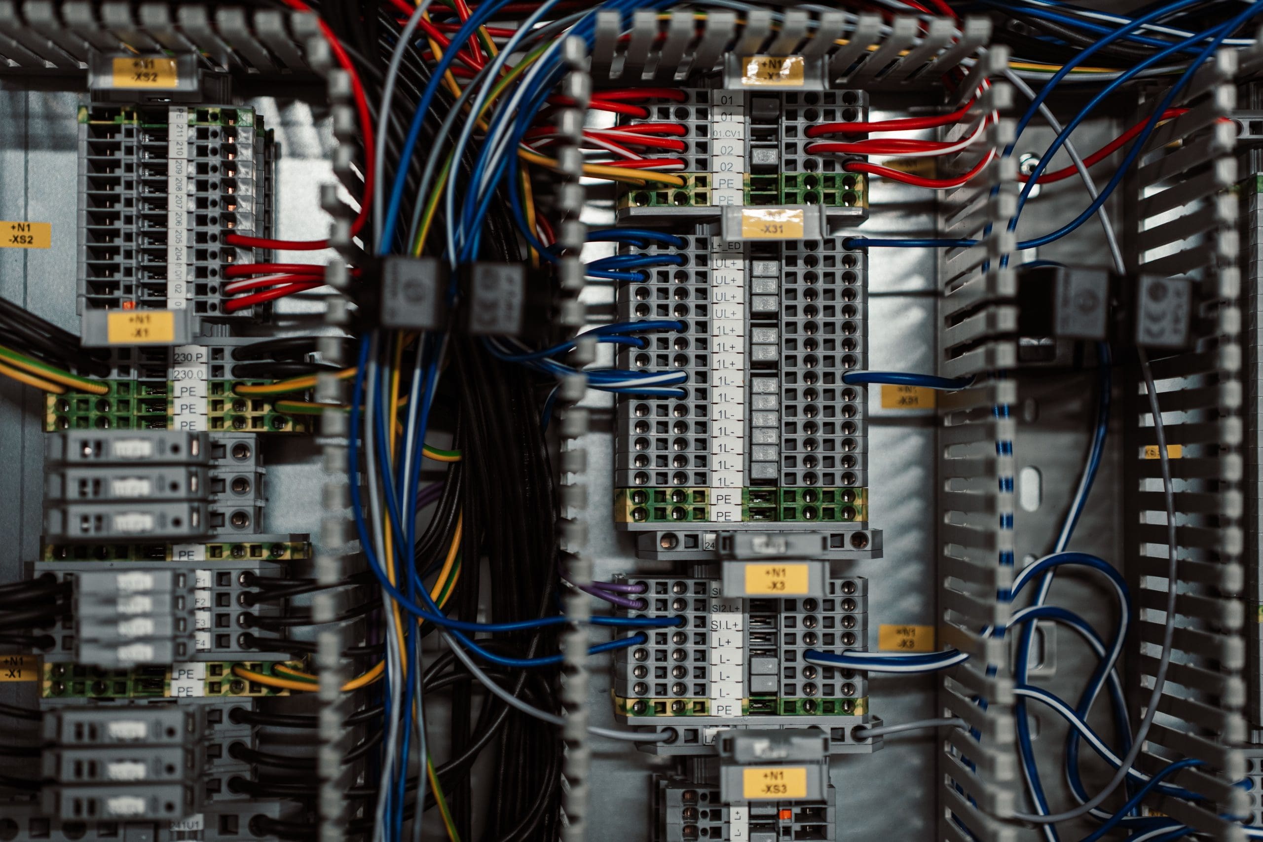 Notranjost izdelane elektro omare